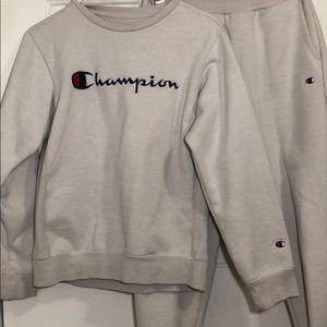Off white Champion sweatshirt and sweatpants